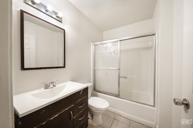 1011 Oleander Avenue, Bakersfield, CA 93304