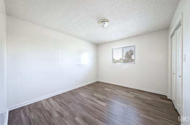 1011 Oleander Avenue, Bakersfield, CA 93304