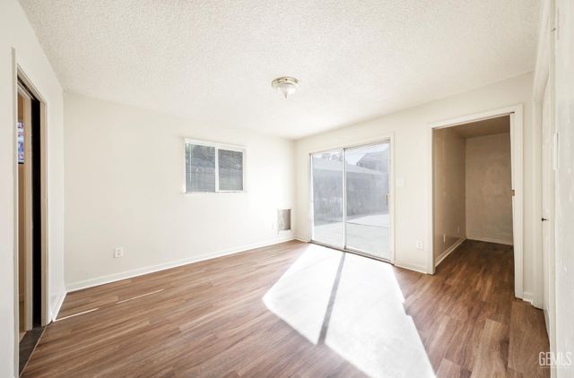 1011 Oleander Avenue, Bakersfield, CA 93304