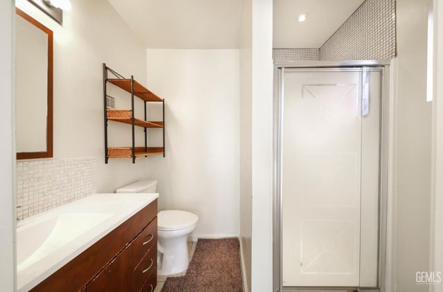 1011 Oleander Avenue, Bakersfield, CA 93304