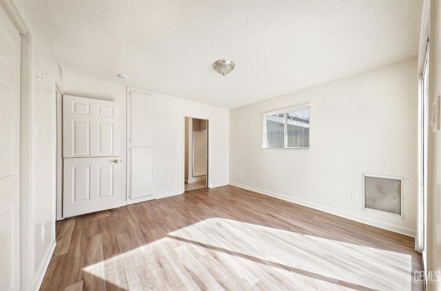 1011 Oleander Avenue, Bakersfield, CA 93304