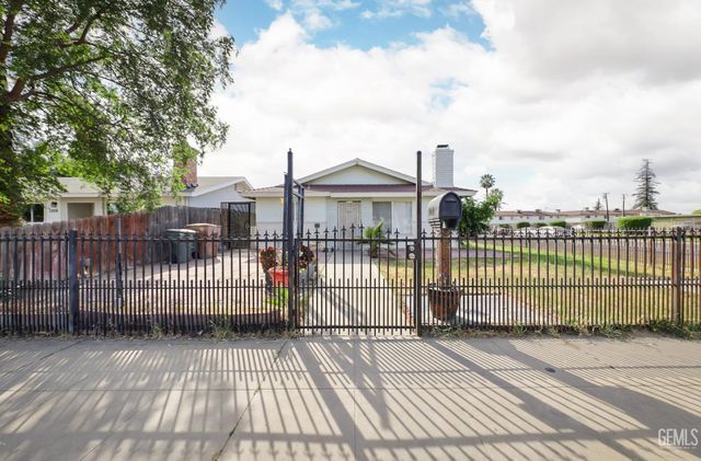 1011 Oleander Avenue, Bakersfield, CA 93304