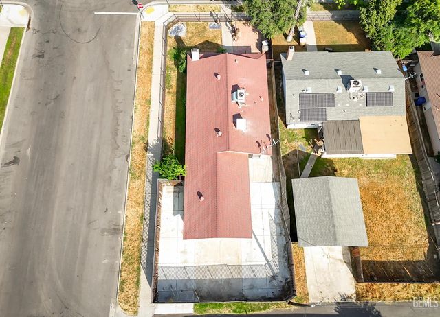 1011 Oleander Avenue, Bakersfield, CA 93304