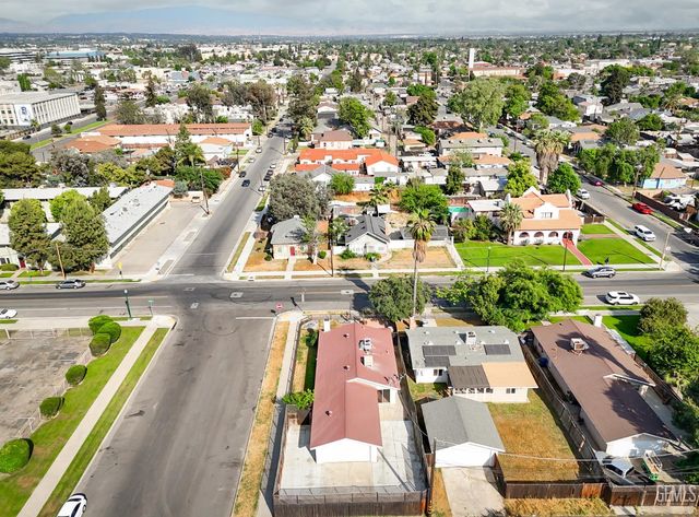 1011 Oleander Avenue, Bakersfield, CA 93304