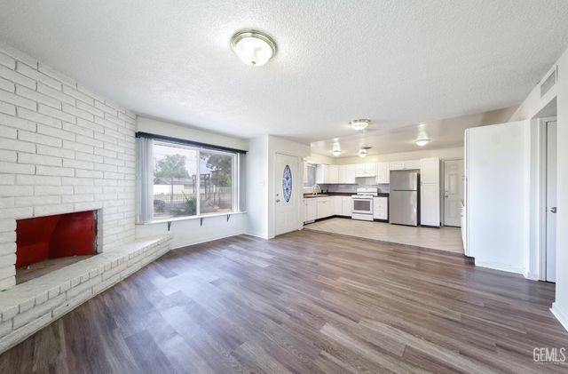 1011 Oleander Avenue, Bakersfield, CA 93304