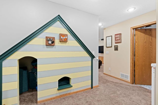 615 1st Avenue NW, Osseo, MN 55369