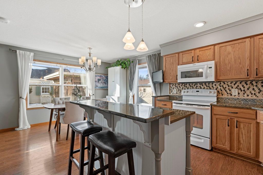 615 1st Avenue NW, Osseo, MN 55369