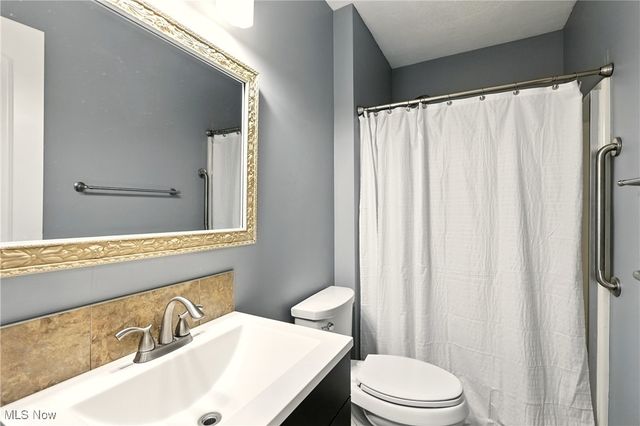 1457 Fox Lake Road, Wooster, OH 44691