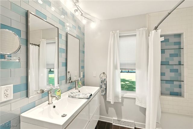 1457 Fox Lake Road, Wooster, OH 44691