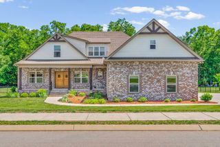 2015 Everest Dr, Gallatin, TN 37066