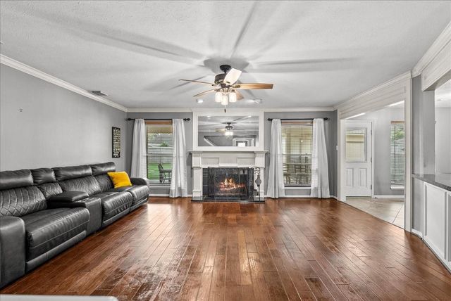 2107 Olympic Drive, League City, TX 77573