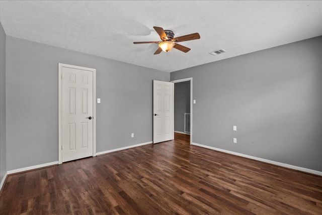 2107 Olympic Drive, League City, TX 77573