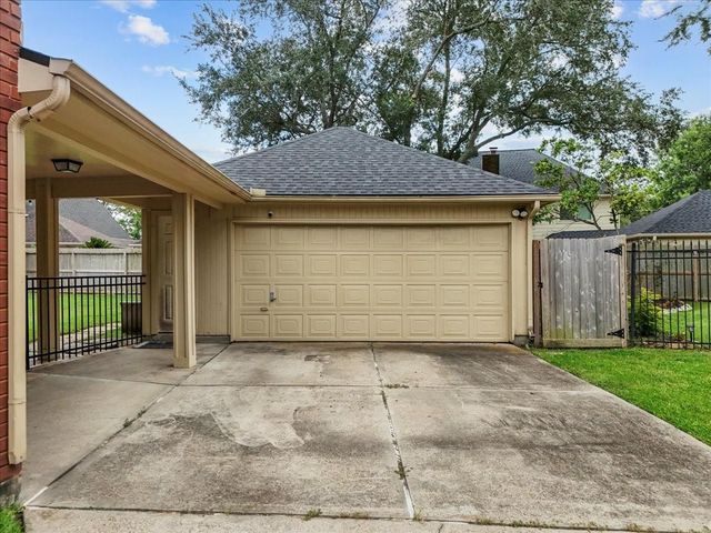 2107 Olympic Drive, League City, TX 77573