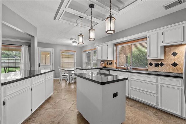 2107 Olympic Drive, League City, TX 77573