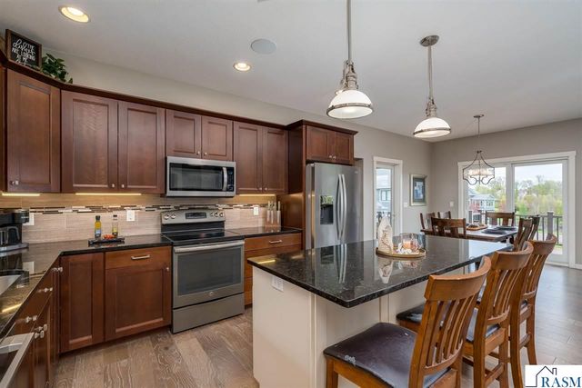 112 Hidden Oaks Circle, Mankato, MN 56001