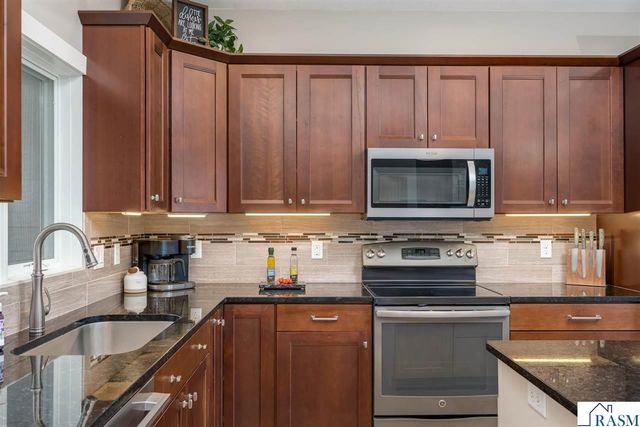 112 Hidden Oaks Circle, Mankato, MN 56001