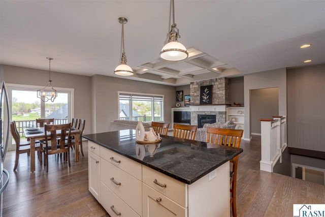 112 Hidden Oaks Circle, Mankato, MN 56001