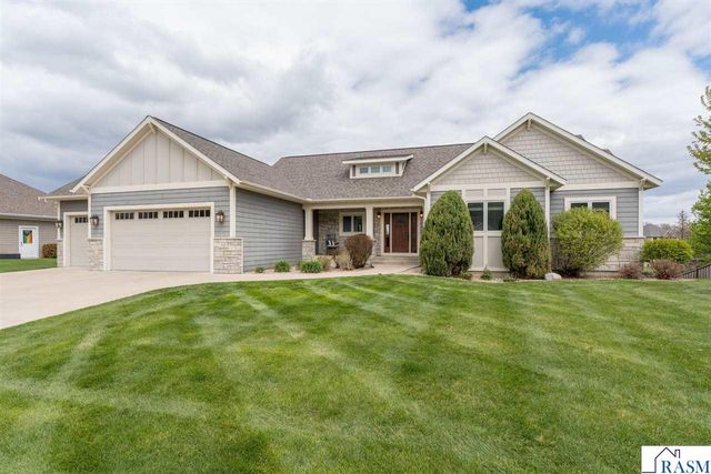 112 Hidden Oaks Circle, Mankato, MN 56001