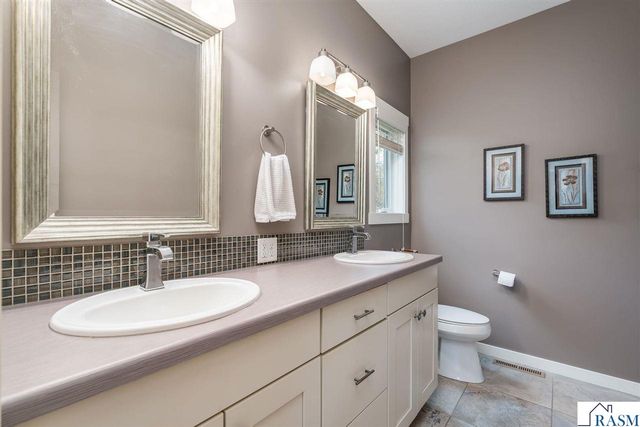 112 Hidden Oaks Circle, Mankato, MN 56001