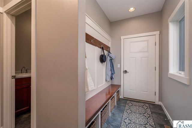 112 Hidden Oaks Circle, Mankato, MN 56001