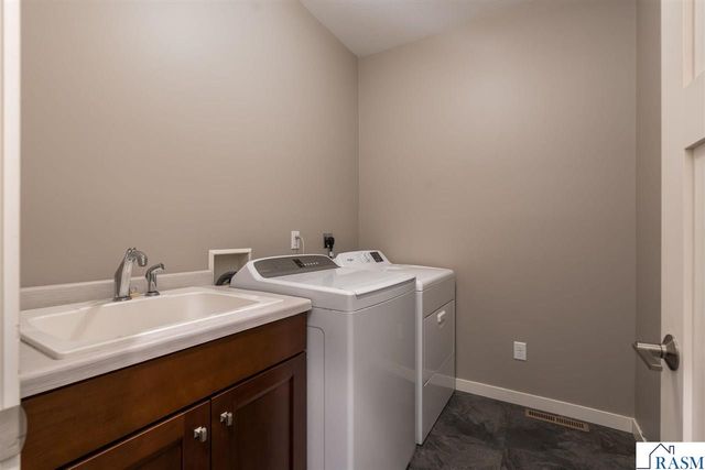 112 Hidden Oaks Circle, Mankato, MN 56001
