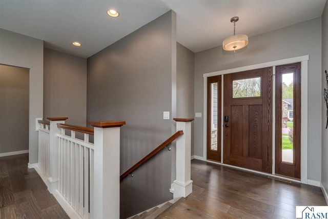 112 Hidden Oaks Circle, Mankato, MN 56001