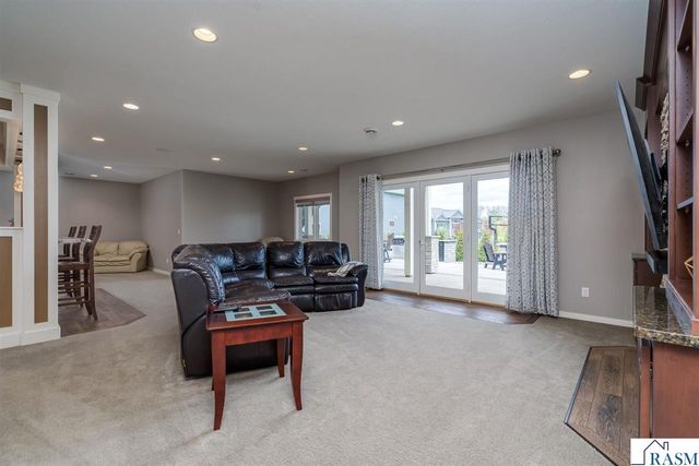 112 Hidden Oaks Circle, Mankato, MN 56001