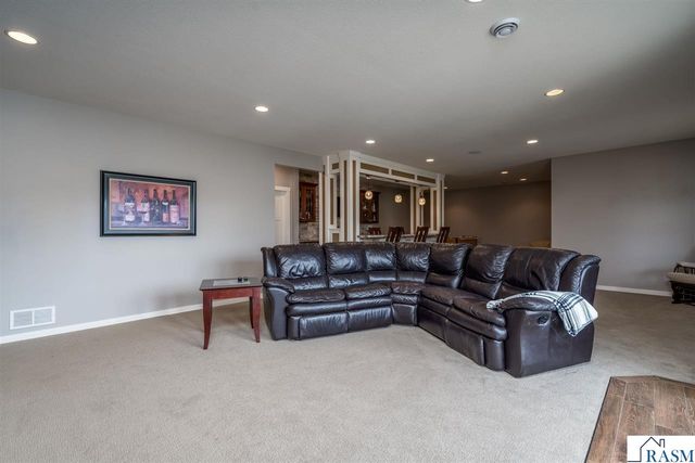 112 Hidden Oaks Circle, Mankato, MN 56001