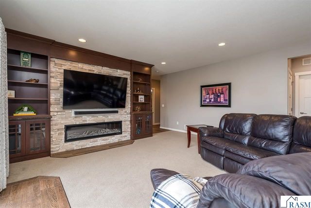 112 Hidden Oaks Circle, Mankato, MN 56001