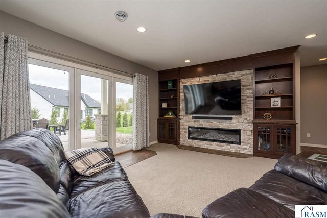 112 Hidden Oaks Circle, Mankato, MN 56001