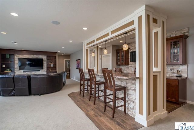 112 Hidden Oaks Circle, Mankato, MN 56001