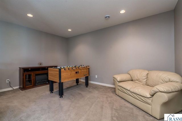 112 Hidden Oaks Circle, Mankato, MN 56001