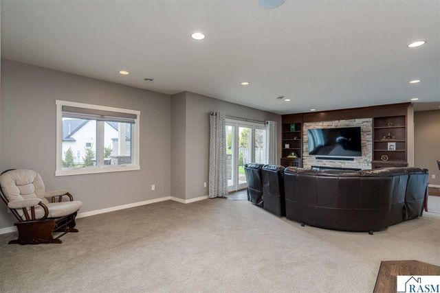 112 Hidden Oaks Circle, Mankato, MN 56001