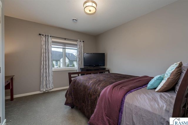 112 Hidden Oaks Circle, Mankato, MN 56001