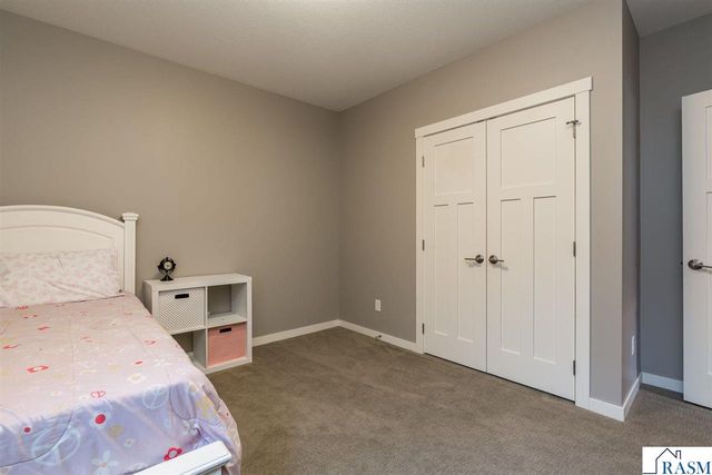 112 Hidden Oaks Circle, Mankato, MN 56001