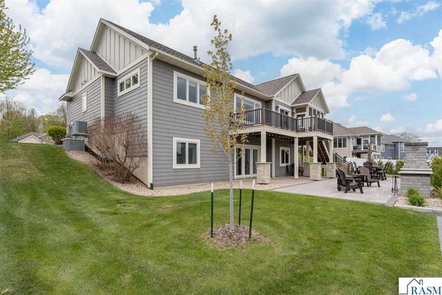 112 Hidden Oaks Circle, Mankato, MN 56001