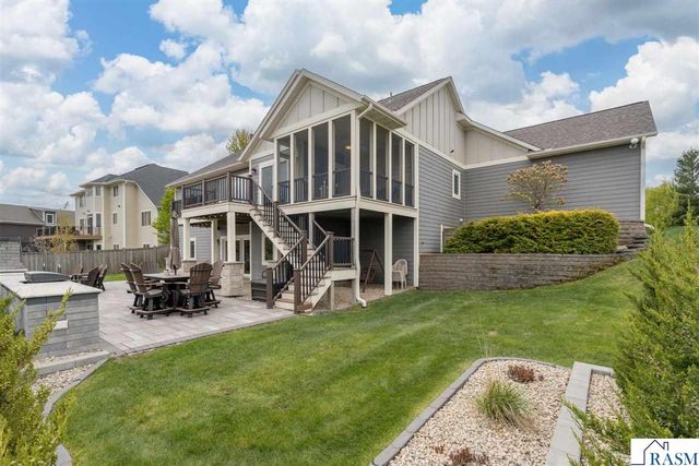 112 Hidden Oaks Circle, Mankato, MN 56001