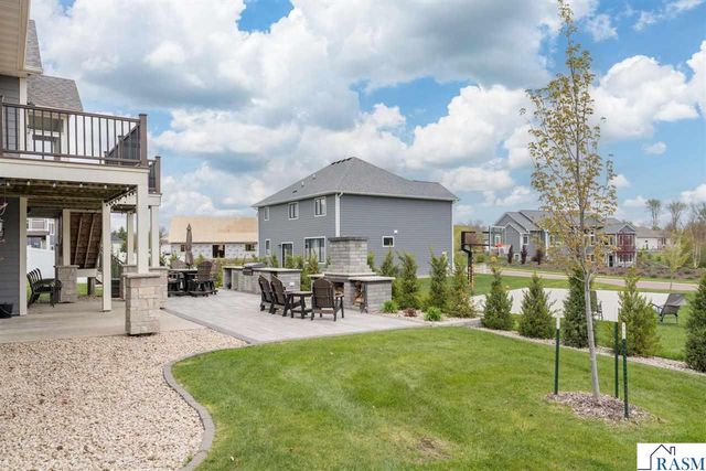 112 Hidden Oaks Circle, Mankato, MN 56001