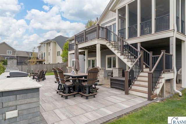 112 Hidden Oaks Circle, Mankato, MN 56001
