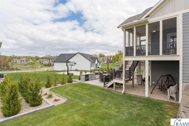 112 Hidden Oaks Circle, Mankato, MN 56001