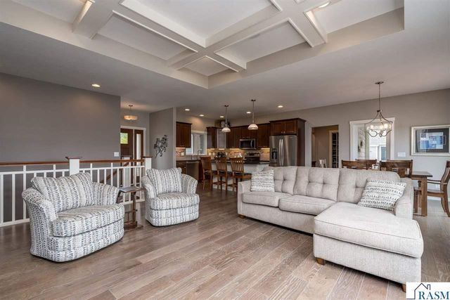 112 Hidden Oaks Circle, Mankato, MN 56001