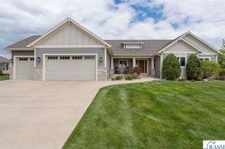 112 Hidden Oaks Circle, Mankato, MN 56001