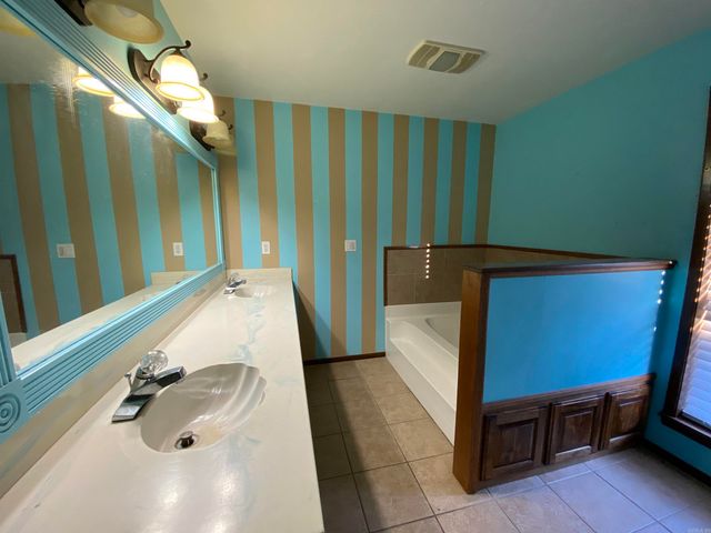 1400 Holly Street, Nashville, AR 71852