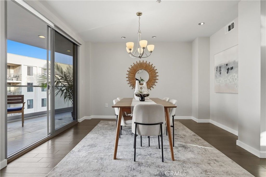 Image 11 of property listing at 23 4th Place 6, Long Beach, CA 90802