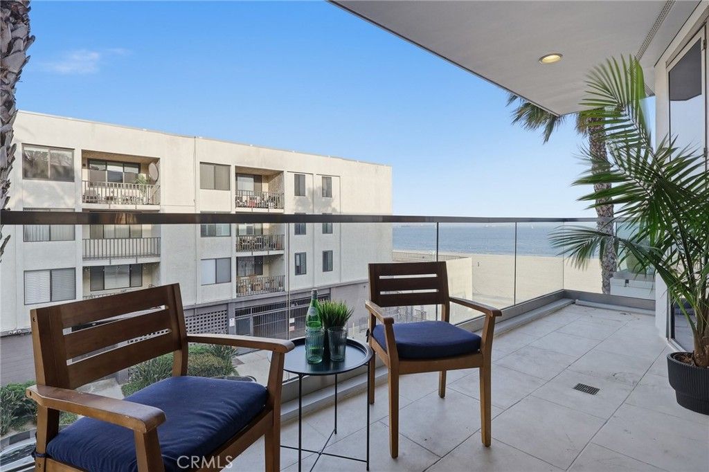 Image 12 of property listing at 23 4th Place 6, Long Beach, CA 90802
