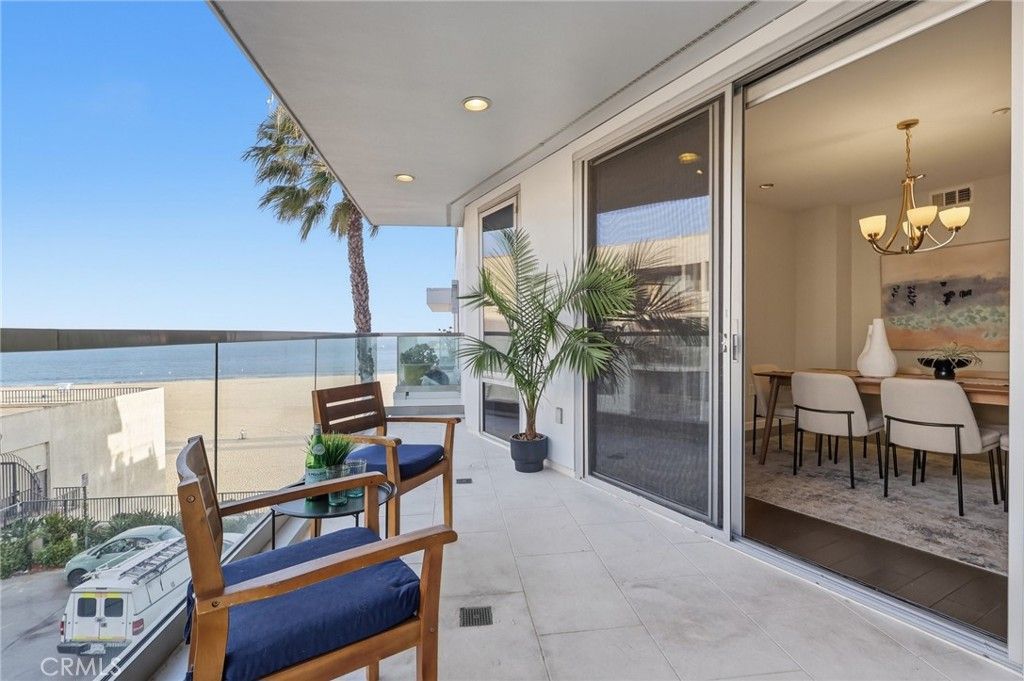 Image 13 of property listing at 23 4th Place 6, Long Beach, CA 90802