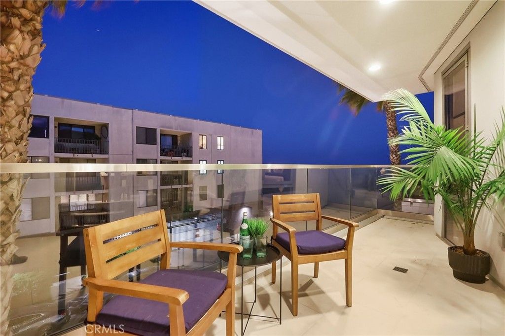 Image 14 of property listing at 23 4th Place 6, Long Beach, CA 90802