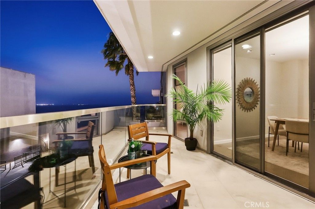 Image 15 of property listing at 23 4th Place 6, Long Beach, CA 90802