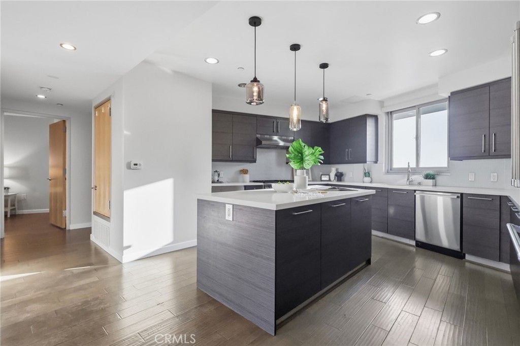 Image 17 of property listing at 23 4th Place 6, Long Beach, CA 90802
