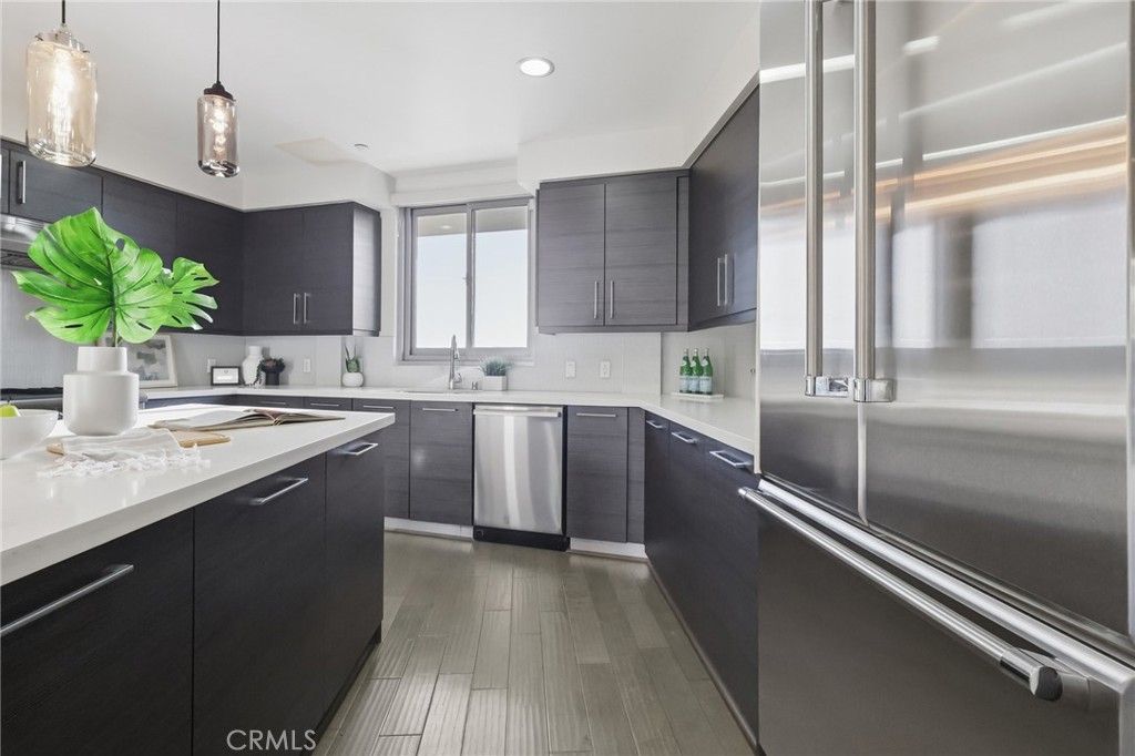 Image 18 of property listing at 23 4th Place 6, Long Beach, CA 90802